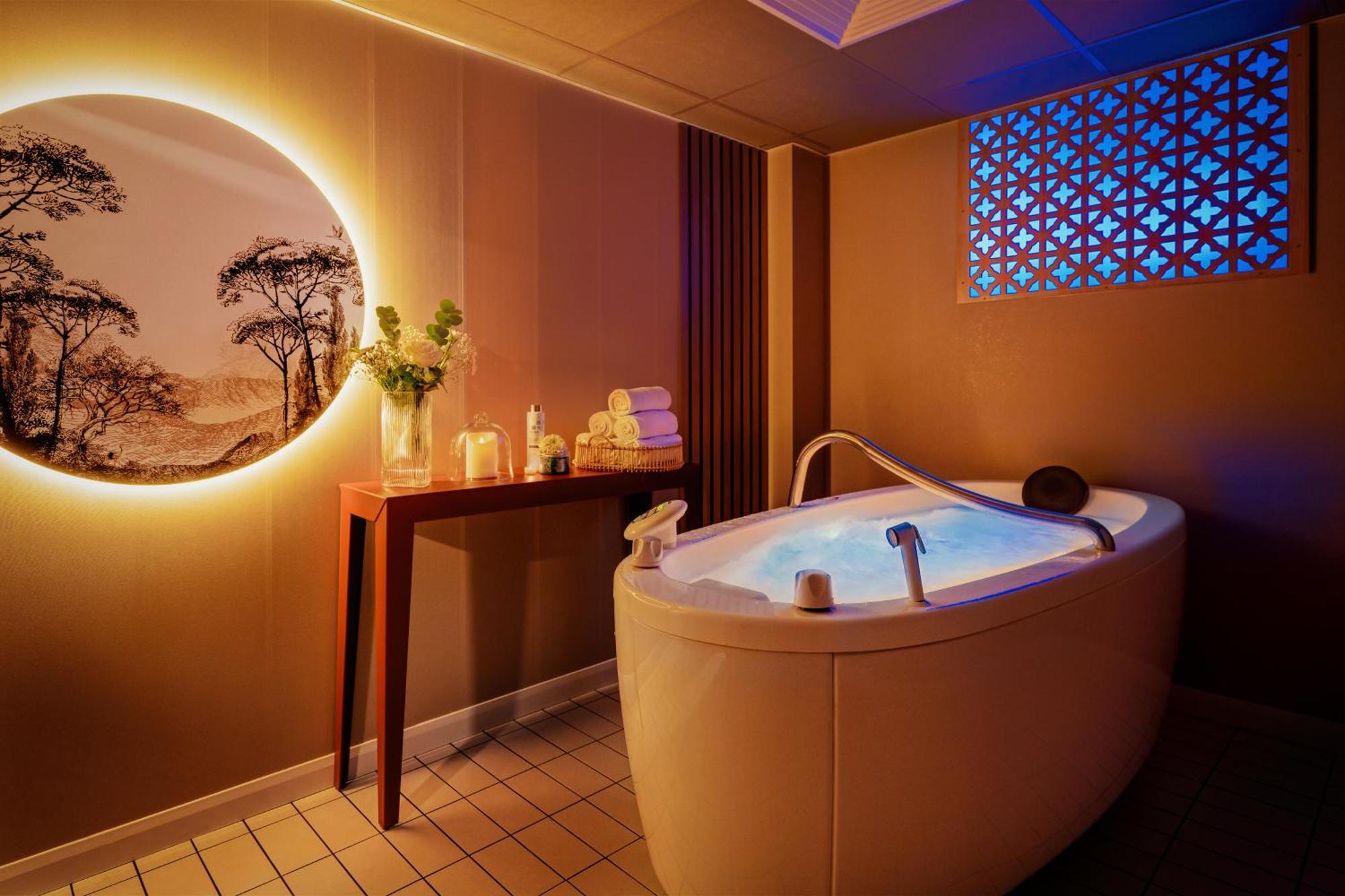 Hotel Valdys Thalasso & Spa - La Baie Дуарнене Екстериор снимка